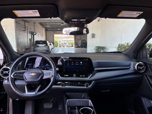 Used 2025 Chevrolet Equinox LT FWD image 33