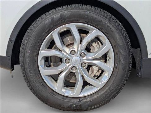 Used 2018 Land Rover Discovery SE image 14