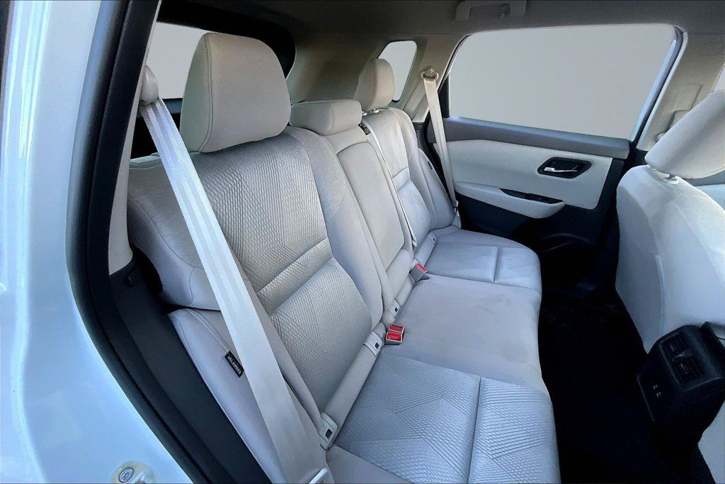 Used 2025 Nissan Rogue SV AWD/4WD image 25