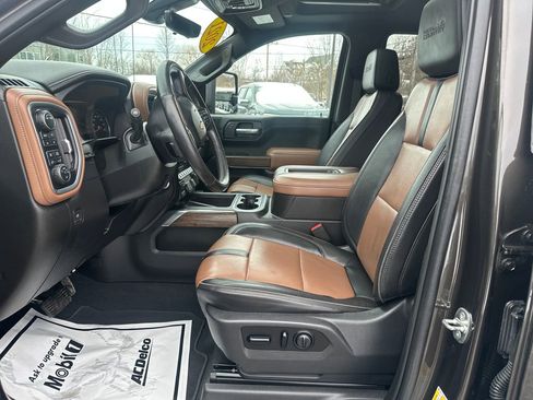 Used 2021 Chevrolet Silverado 1500 High Country w/ Technology Package image 9