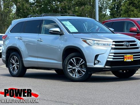 Used 2018 Toyota Highlander Plus AWD/4WD image 1