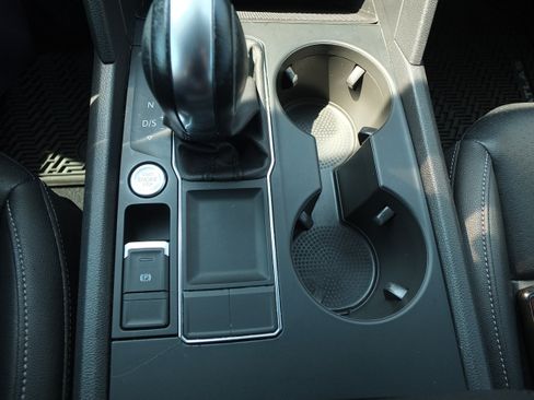 Used 2019 Volkswagen Atlas SE FWD image 25
