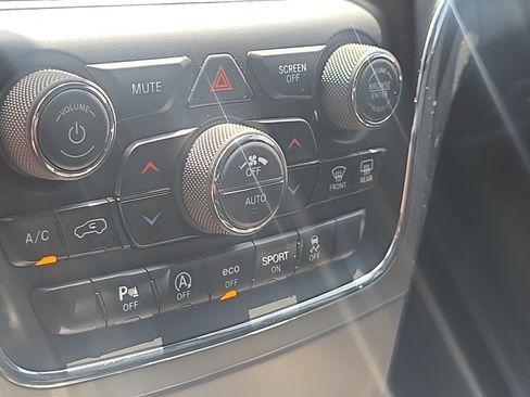 Used 2018 Jeep Grand Cherokee Altitude AWD/4WD image 23