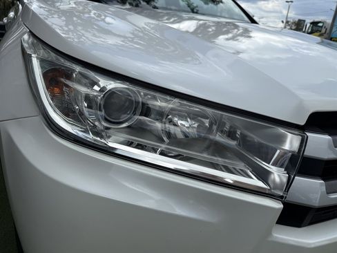 Used 2019 Toyota Highlander LE FWD image 9