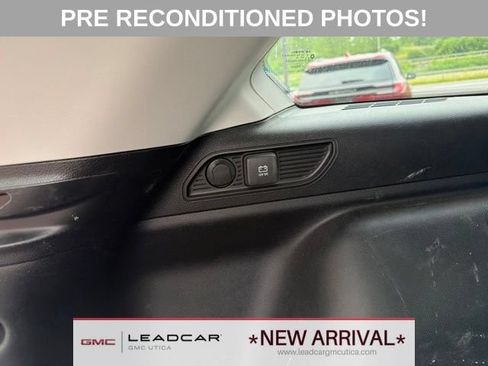 Used 2023 Jeep Grand Cherokee Laredo AWD/4WD image 16
