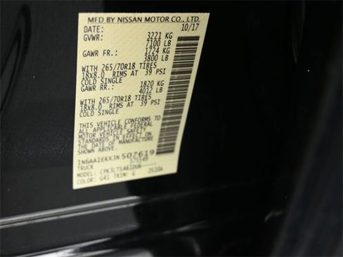 Used 2018 Nissan Titan SV image 20