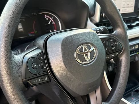 Used 2025 Toyota RAV4 XLE FWD image 29