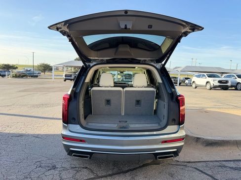 Used 2024 Cadillac XT6 Premium Luxury AWD/4WD image 6
