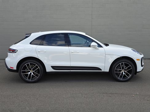 Certified 2025 Porsche Macan image 10