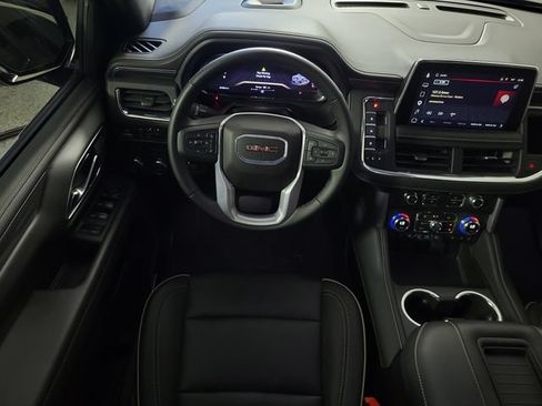 Used 2024 GMC Yukon SLT w/ SLT Luxury Package AWD/4WD image 11