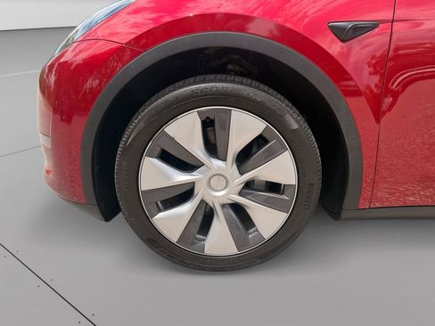 Used 2024 Tesla Model Y Long Range AWD/4WD image 32