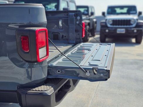 New 2026 Jeep Gladiator Sport AWD/4WD image 7