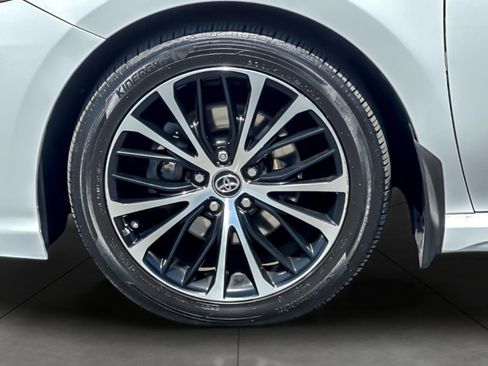 Certified 2019 Toyota Camry SE image 23