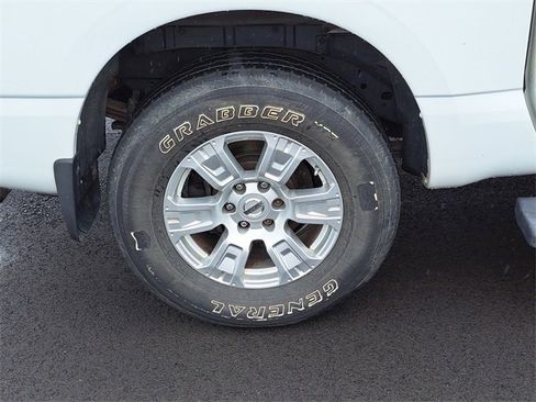 Used 2017 Nissan Titan SV image 6