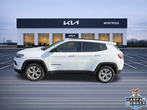 Used 2024 Jeep Compass Latitude AWD/4WD image 9