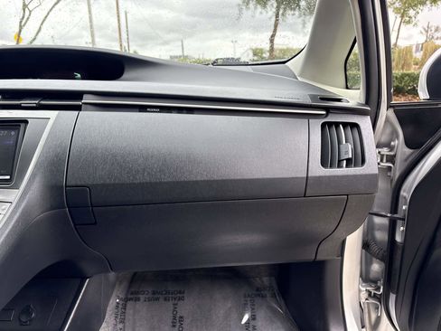 Used 2015 Toyota Prius Two image 19