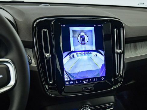 Certified 2025 Volvo XC40 B5 Plus w/ Climate Package image 26