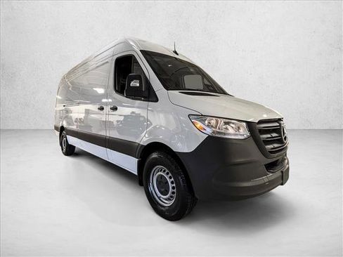 Used 2025 Mercedes-Benz Sprinter 2500 image 3