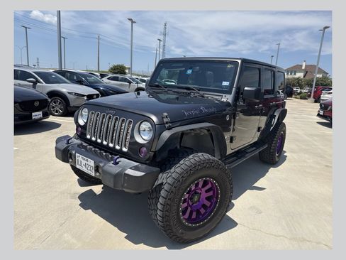 Used 2016 Jeep Wrangler Unlimited Sahara w/ Connectivity Group AWD/4WD image 1