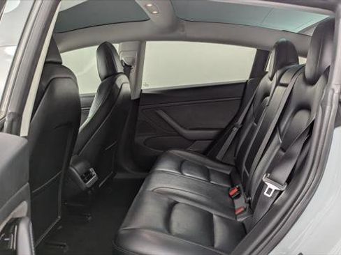 Used 2018 Tesla Model 3 Mid Range image 16