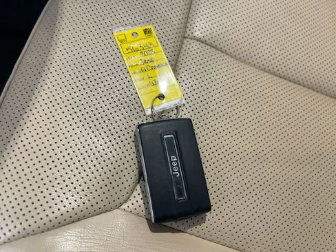 Used 2023 Jeep Grand Cherokee L Limited w/ Luxury Tech Group II image 28