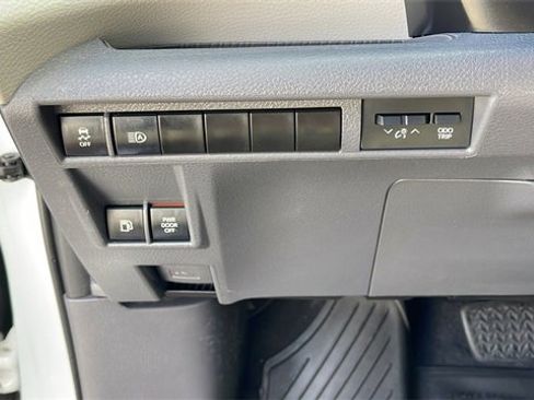 Used 2022 Toyota Sienna LE w/ LE Plus Package image 28