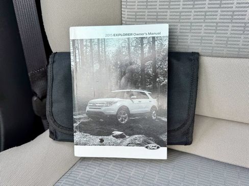 Used 2015 Ford Explorer XLT AWD/4WD image 37