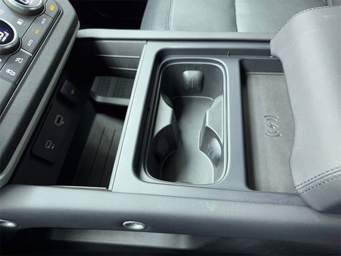 Used 2024 Land Rover Defender 110 X-Dynamic SE image 35