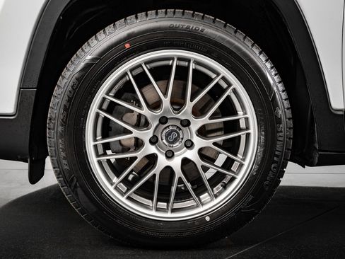 Used 2019 Jeep Cherokee Limited image 13