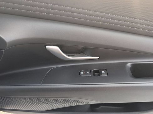 Used 2025 Hyundai Elantra SEL FWD image 34