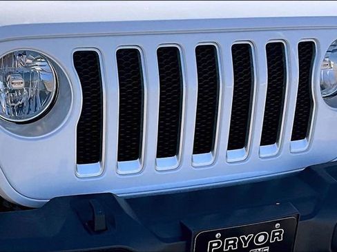 Used 2023 Jeep Wrangler Unlimited Sahara AWD/4WD image 33