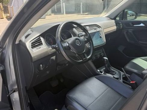 Used 2019 Volkswagen Tiguan SE w/ 3rd Row Seat Package AWD/4WD image 12