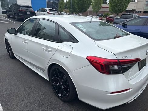 Used 2023 Honda Civic Sport image 3