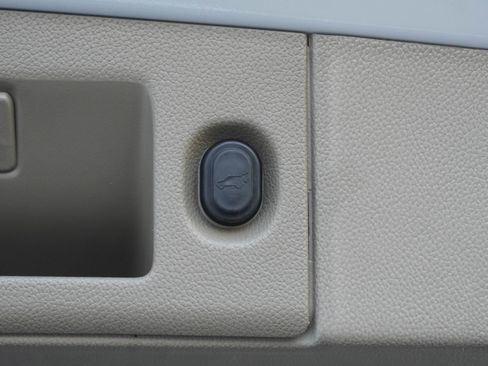 Used 2018 GMC Yukon SLT w/ Premium Edition image 40