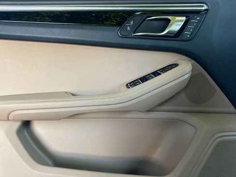 Certified 2023 Porsche Macan S AWD/4WD image 12