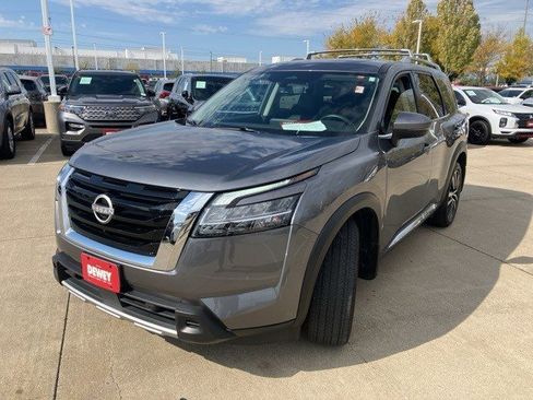 Used 2024 Nissan Pathfinder Platinum w/ Cargo Package image 3