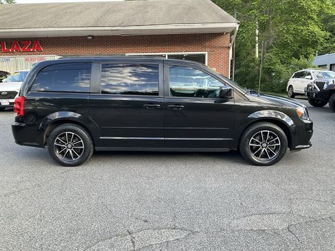 Used 2017 Dodge Grand Caravan GT FWD image 4