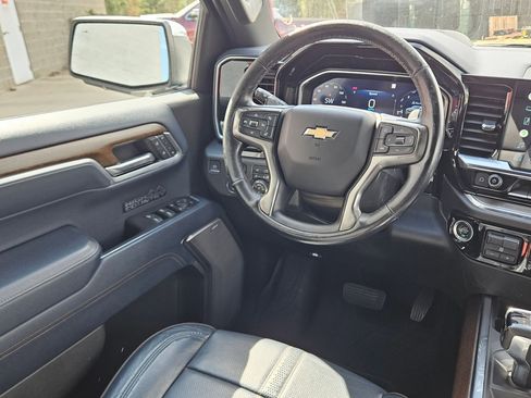 Used 2022 Chevrolet Silverado 1500 High Country w/ High Country Premium Package image 9