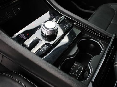 Used 2023 Jeep Grand Cherokee Overland AWD/4WD image 19
