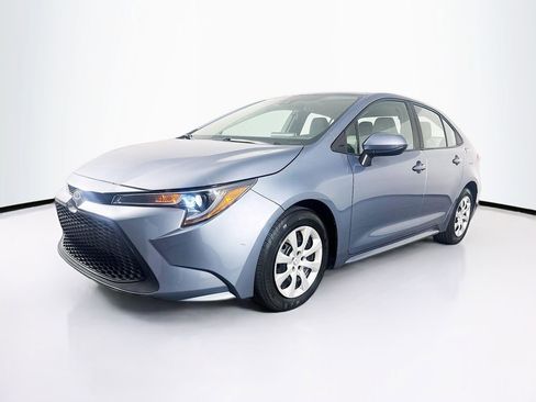 Used 2021 Toyota Corolla LE FWD image 3