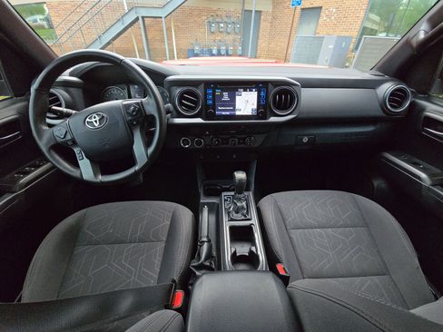 Used 2016 Toyota Tacoma TRD Sport w/ Towing Package image 14