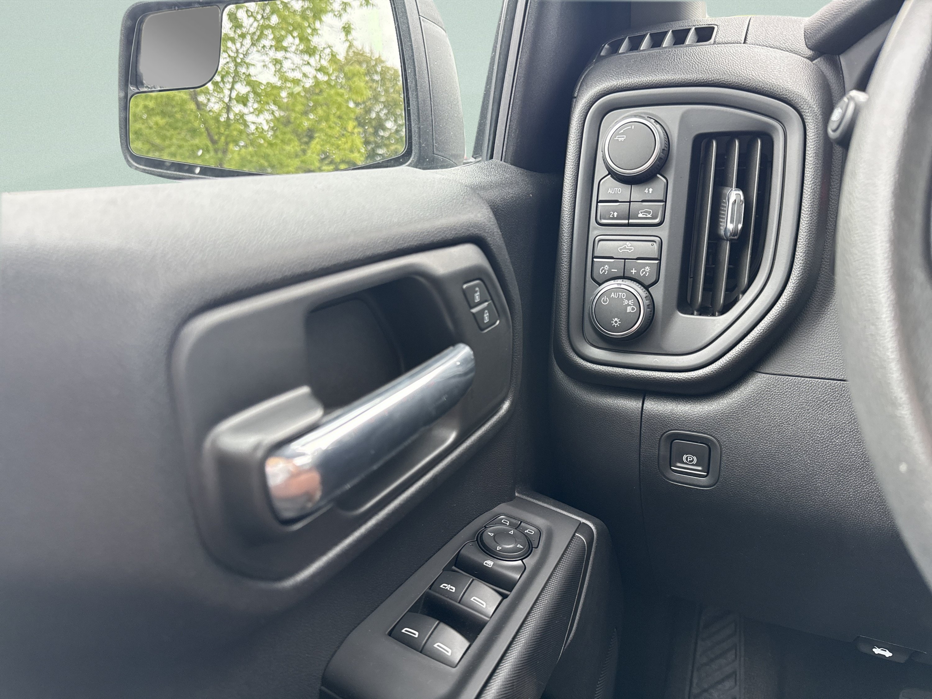 Used 2023 Chevrolet Silverado 1500 Custom AWD/4WD image 13