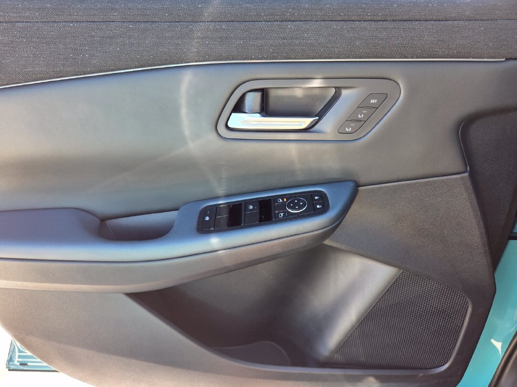 Used 2026 Nissan Leaf Platinum+ FWD image 22