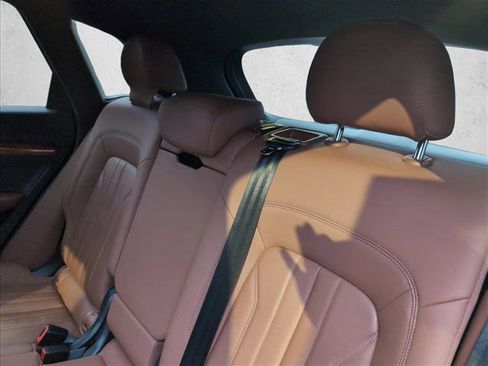 Used 2021 Audi Q5 Premium image 19