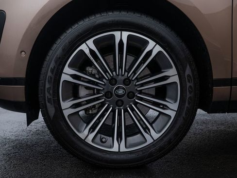 Used 2024 Land Rover Range Rover Evoque S image 8