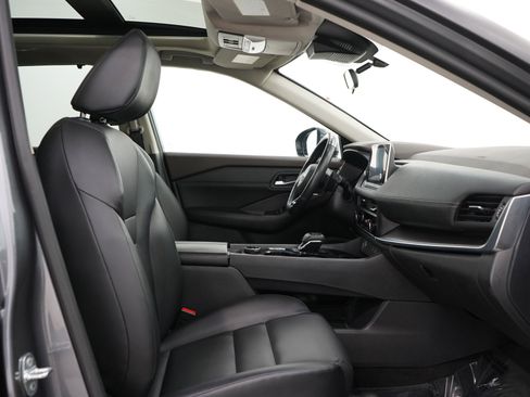 Used 2023 Nissan Rogue SV w/ SV Premium B Package AWD/4WD image 13