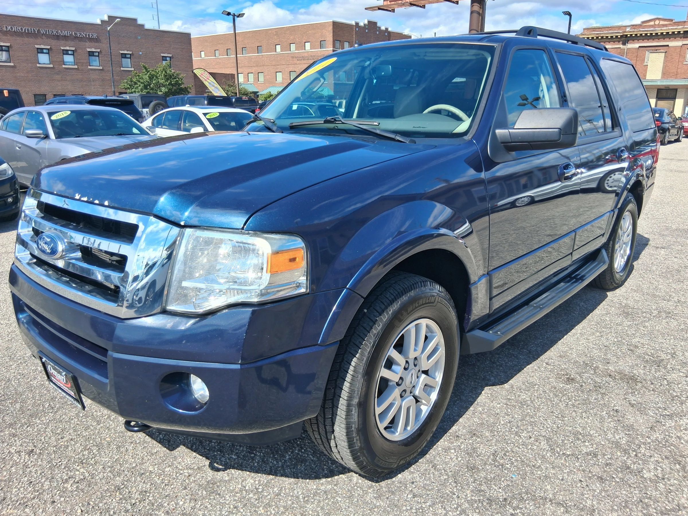 Used 2014 Ford Expedition XLT w/ Leather Seating Package AWD/4WD image 2
