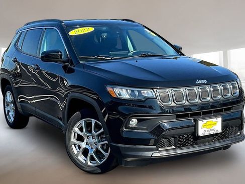 Used 2022 Jeep Compass Latitude image 1
