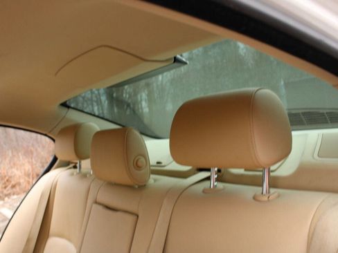 Used 2011 BMW 535i xDrive Sedan image 31