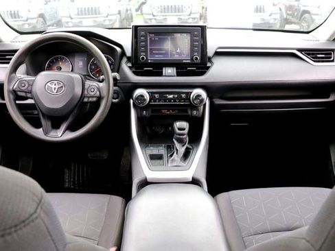 Used 2021 Toyota RAV4 XLE w/ Convenience Package FWD image 27